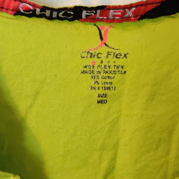 Chic Flex scrub top - Picture 3 of 3